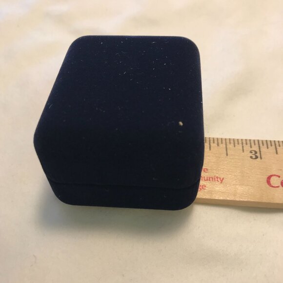 10K Diamond Accent Initial Pendant "L" In Velvet Box By Avon - Picture 14 of 15